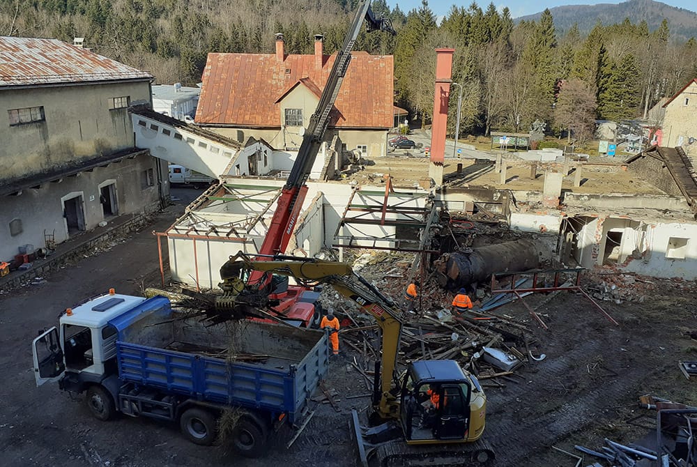 Uklanjanje gradevina bivseg PIK-a uDelnicama